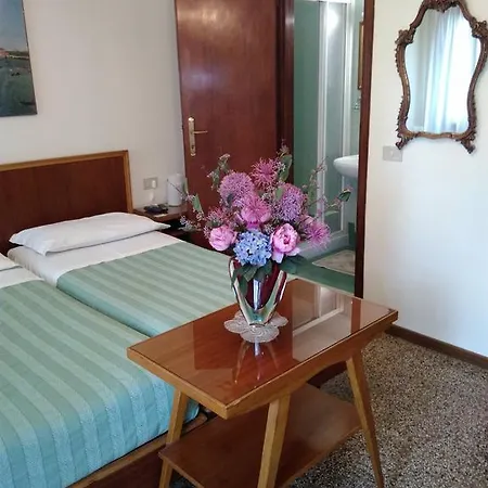 Al Gobbo Otel Venedik